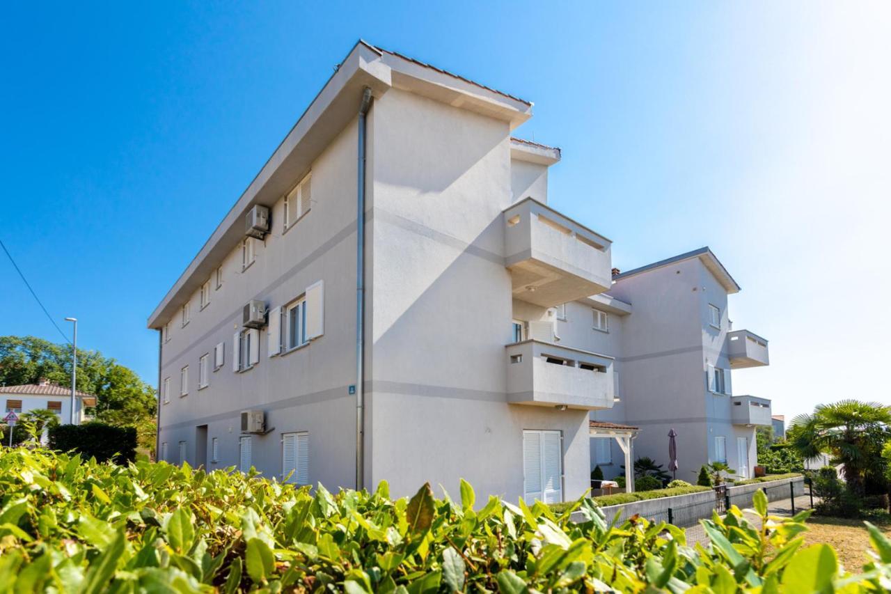 Apartment Demo Malinska Exterior foto